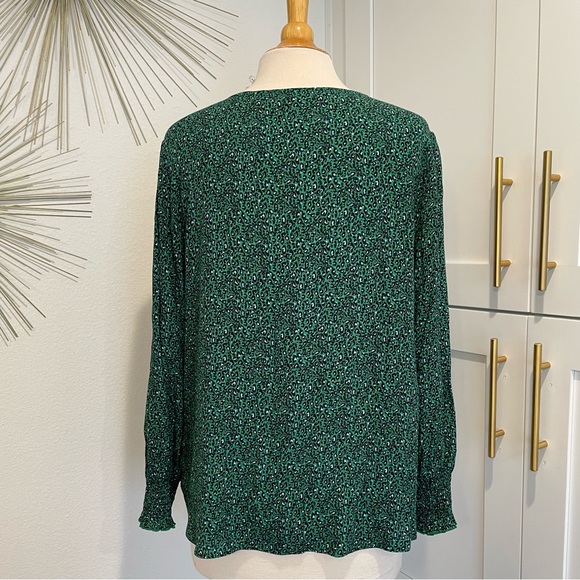 Sanctuary Noelle Animal Print Green and Black V Neck Blouse XL - Picture 6 of 10